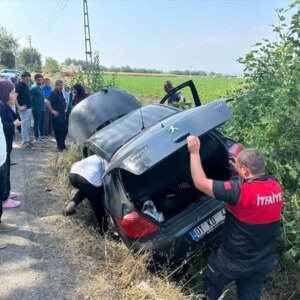 duzicinde otomobil sarampole devrildi 4 yarali jOszWT2x