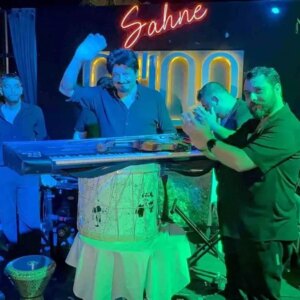 ekin akkastan bodrumda turkce muzige tepki ZPPtITbL