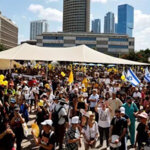 israilde yarim milyon gosterici savasi protesto etti PZJjCusl