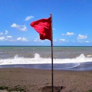 kirmizi bayraklar cekildi bes gun boyunca sakin denize girmeyin UzJuGOcO