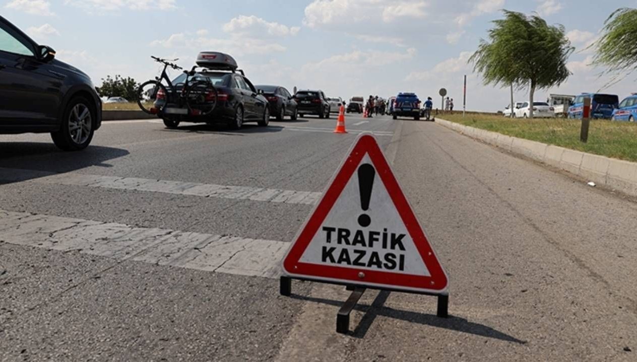 corumda motosiklet ile otomobil carpisti OCROl8vO