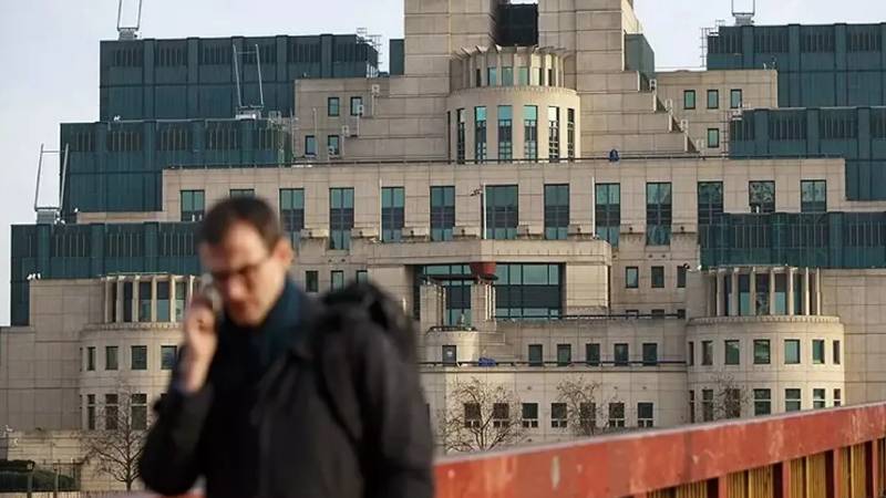 mi6 baskani moore istanbulda duyurdu britanya casusluk yapmak isteyenler icin guvenli mesajlasma platformu kurdu R52KFBji