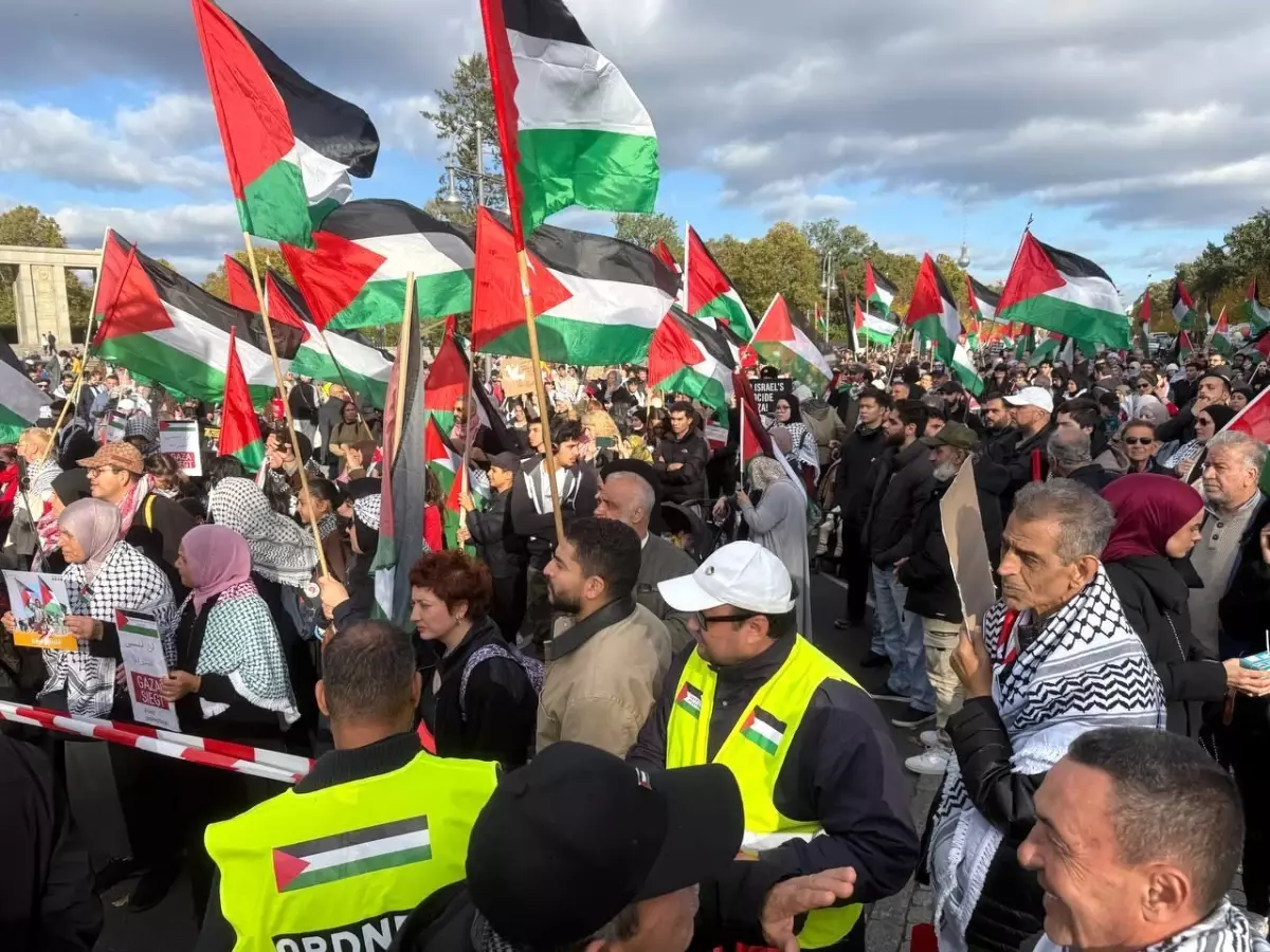 berlinde filistin icin buyuk gosteri 16 bin kisi bir araya geldi bpDwt5CA.jpg