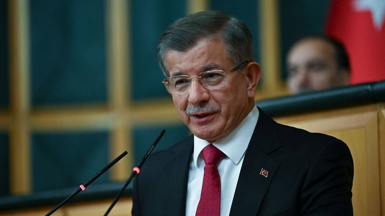 Ahmet Davutoğlu’ndan Erdoğan’a KHK Üzerine Sert Eleştiriler